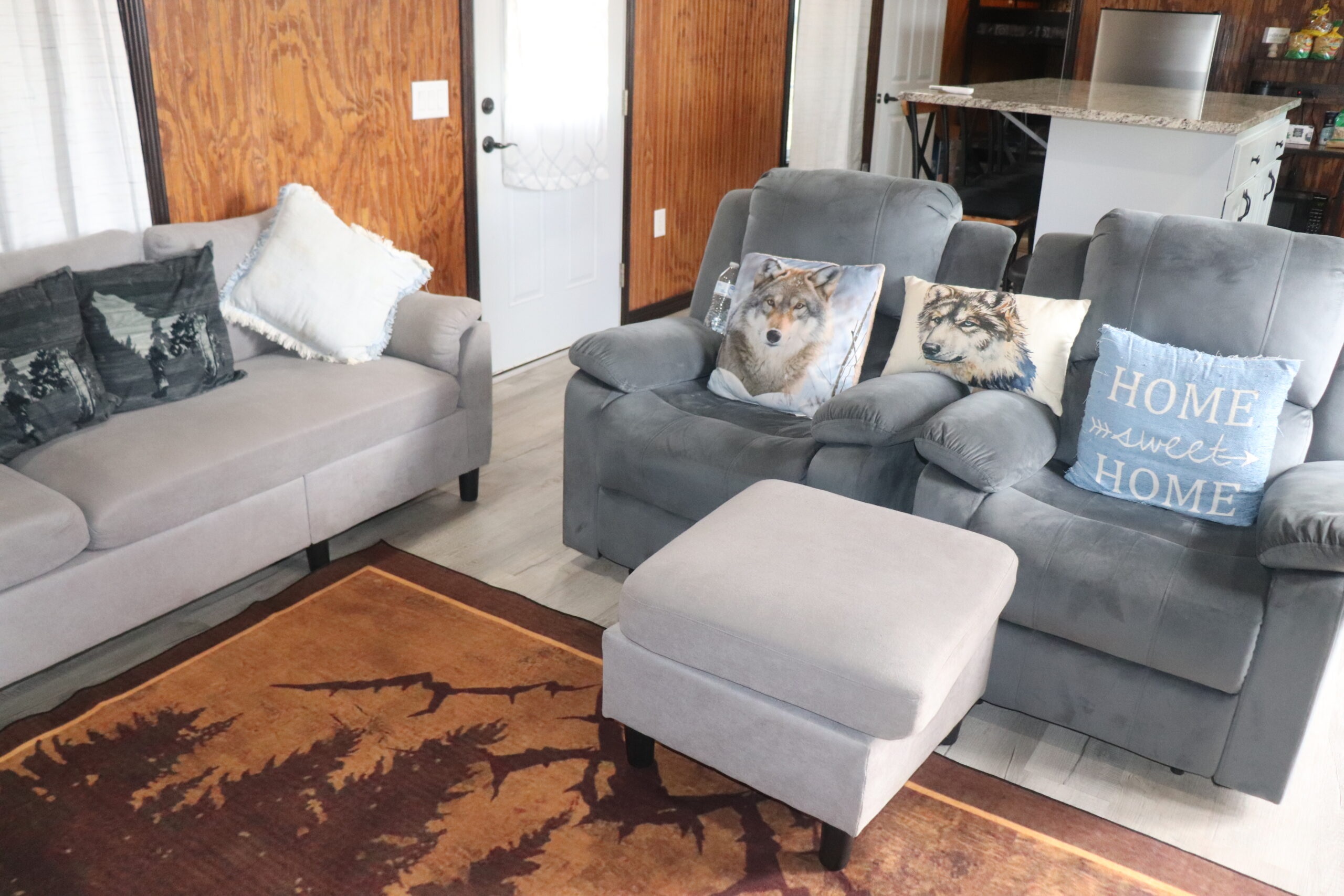 Wolf Cabin living space and property atmosphere