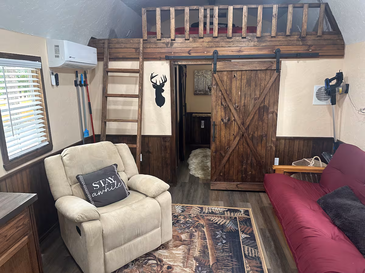 Deer Cabin group getaway in Nacogdoches Texas