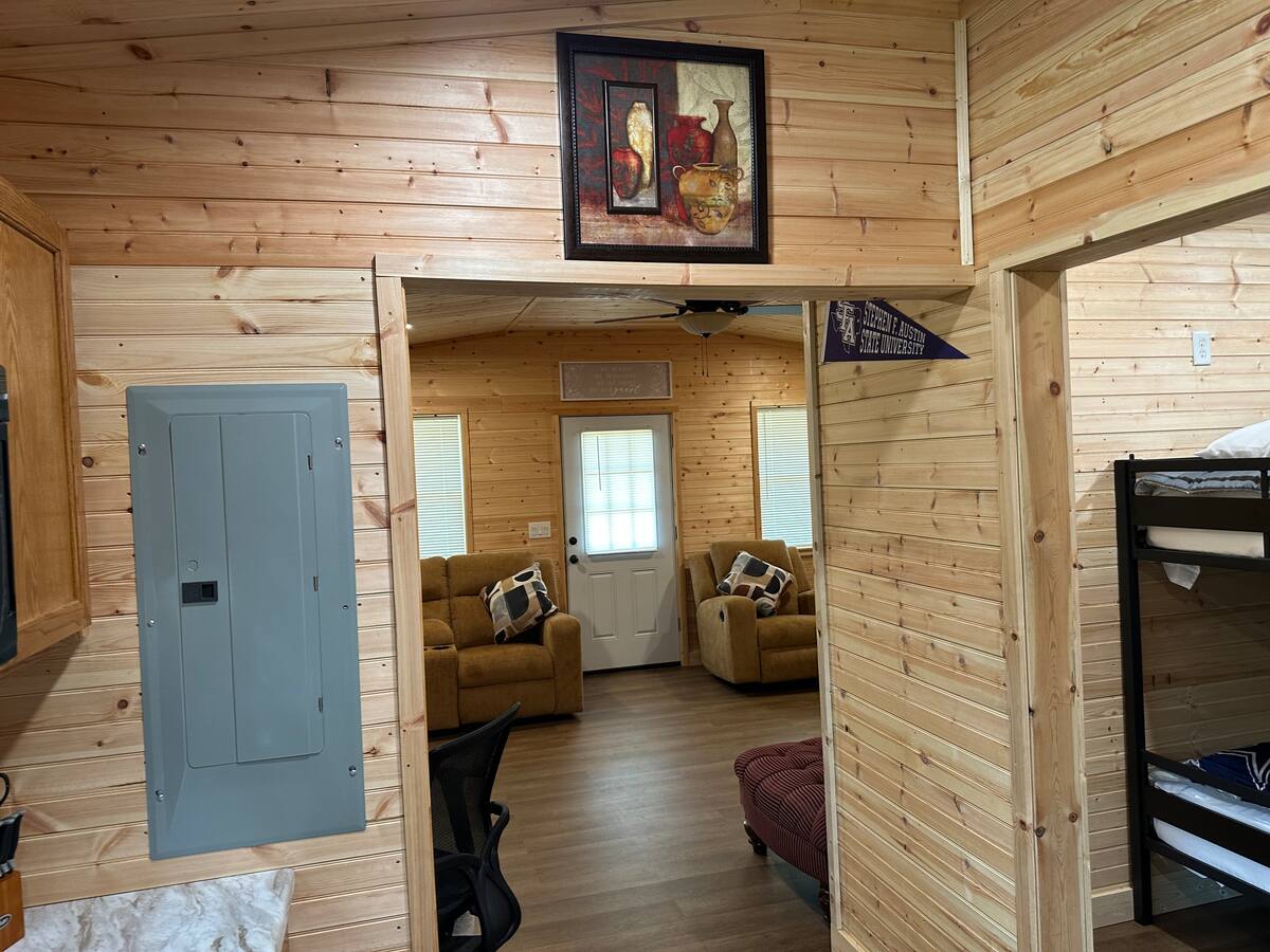 Group cabins in Nacogdoches - Lumberjack Cabin at Sparks Lake Resort